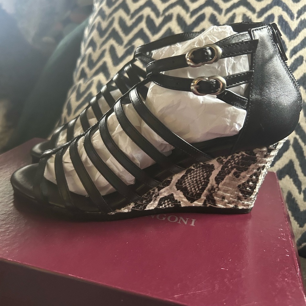 Amalfi by Rangoni Italian Black Wedge Sandals with Snakeskin wedge heel sz 8 nwb